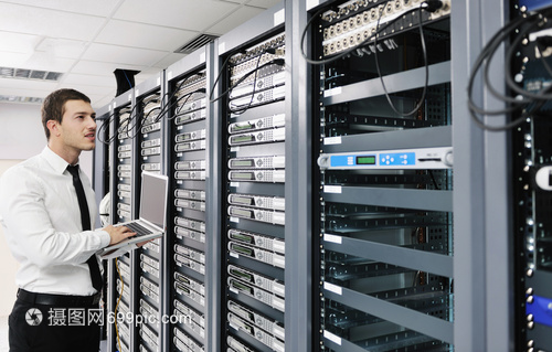 輕裝簡行 IT工程師商務(wù)人員與超薄鋁本在現(xiàn)代機(jī)房網(wǎng)絡(luò)工程中的高效協(xié)同
